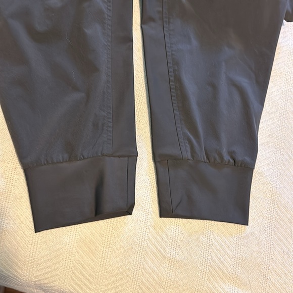 Athleta gray/olive cargo joggers - Picture 5 of 5